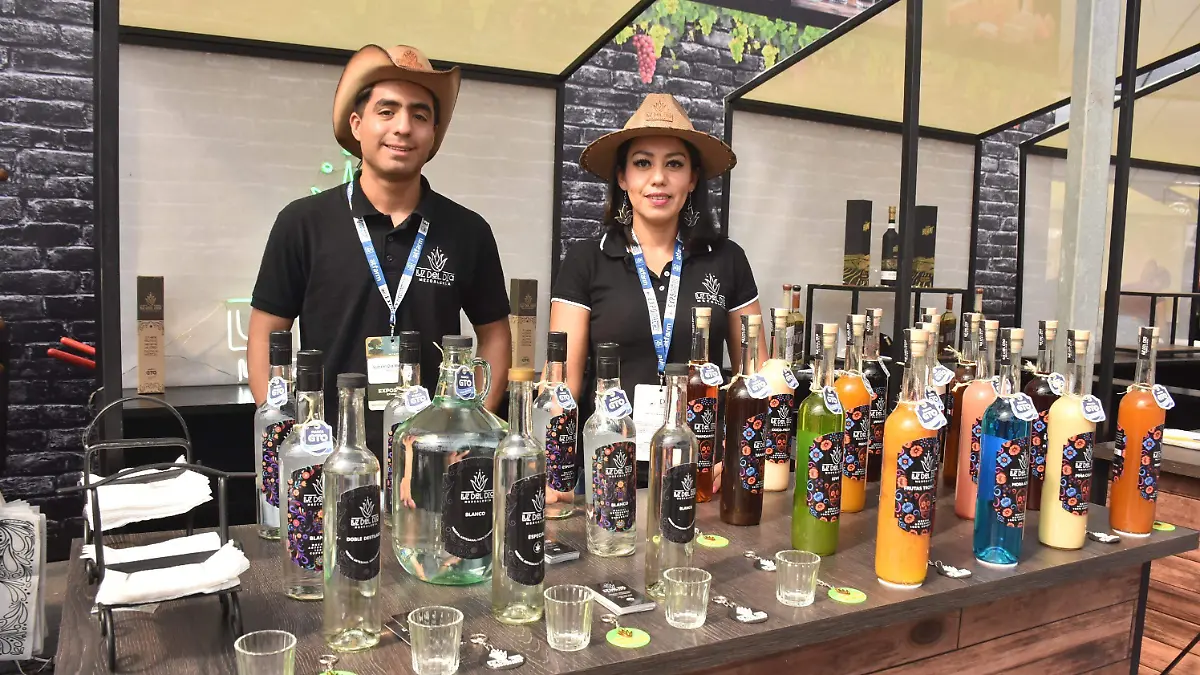 MEZCAL LUZ DE DIA.- MARCO BEDOLLA .- EL SOL DE IRAPUATO (1)